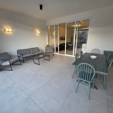 Luxury Waterfront 3br With Large Terrace דירה