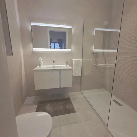 Luxury Waterfront 3br With Large Terrace מרססקלה