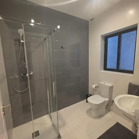Luxury Waterfront 3br With Large Terrace