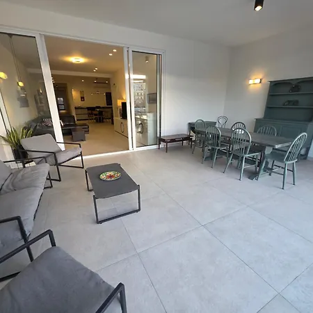 Luxury Waterfront 3br With Large Terrace דירה *