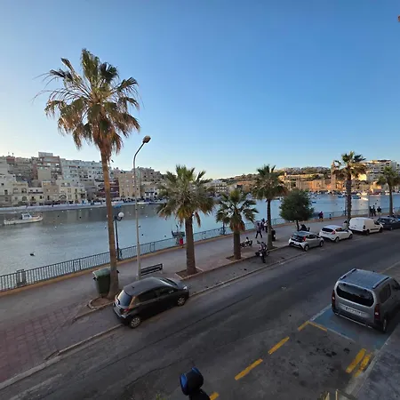 Luxury Waterfront 3br With Large Terrace דירה *