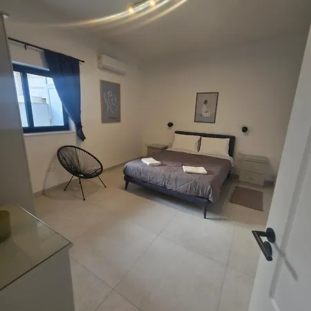 Luxury Waterfront 3br With Large Terrace דירה *