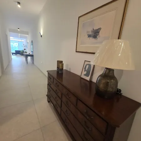 Luxury Waterfront 3br With Large Terrace דירה