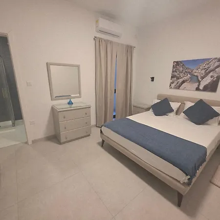 Luxury Waterfront 3br With Large Terrace מרססקלה