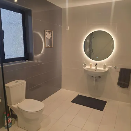 Luxury Waterfront 3br With Large Terrace דירה *