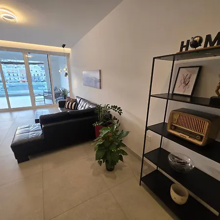 Luxury Waterfront 3br With Large Terrace דירה *
