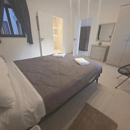 Luxury Waterfront 3br With Large Terrace מרססקלה