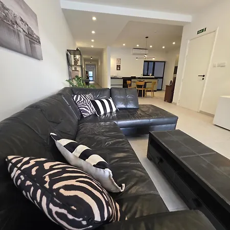 Luxury Waterfront 3br With Large Terrace * מרססקלה