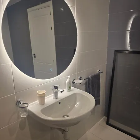 Luxury Waterfront 3br With Large Terrace דירה *