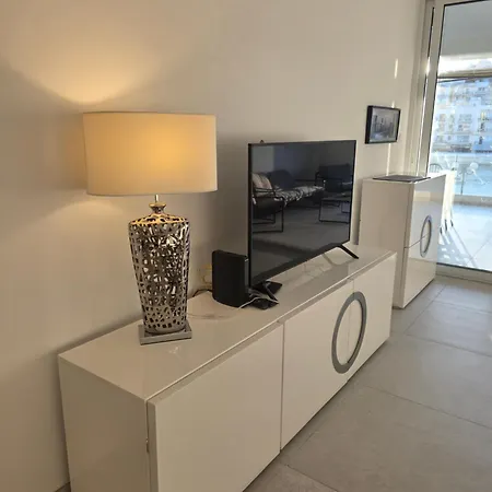 Luxury Waterfront 3br With Large Terrace * מרססקלה