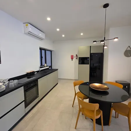 Luxury Waterfront 3br With Large Terrace