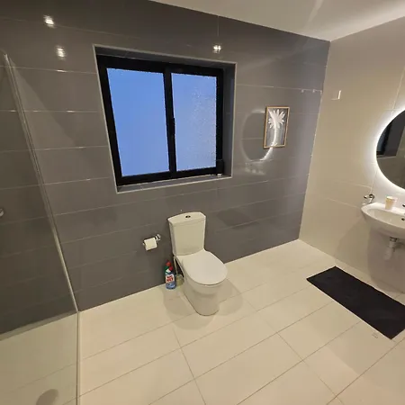 Luxury Waterfront 3br With Large Terrace דירה