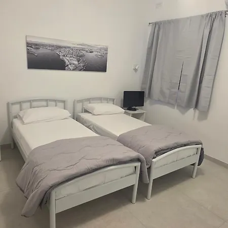 Luxury Waterfront 3br With Large Terrace דירה