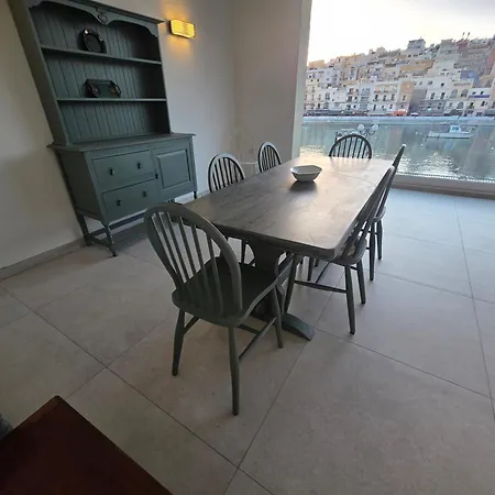 דירה Luxury Waterfront 3br With Large Terrace *
