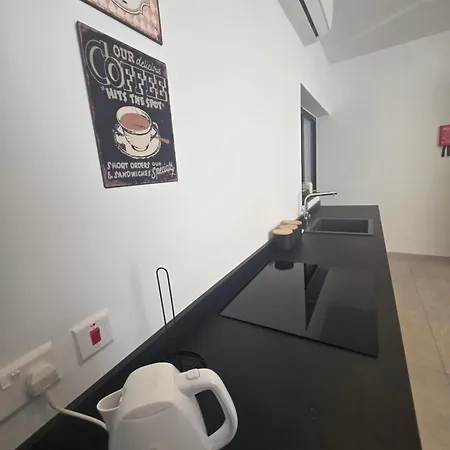 Luxury Waterfront 3br With Large Terrace דירה